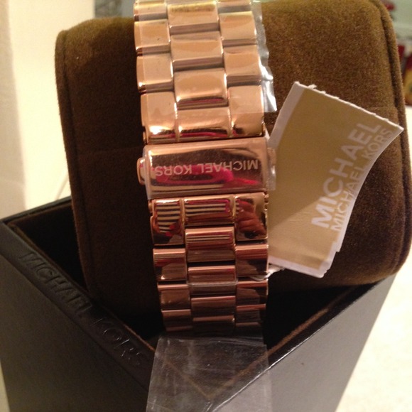 🚫SOLD🚫Women's Runway RoseGold Watch - Picture 3 of 4