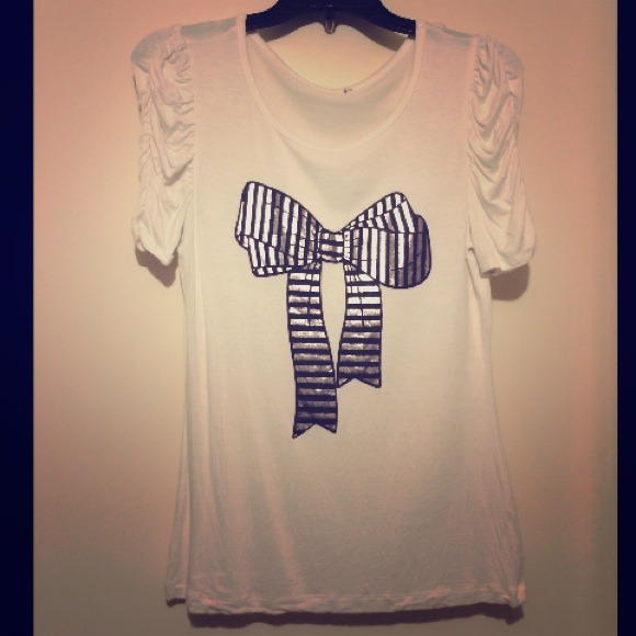 Shirt with ribbon on it - Picture 1 of 1