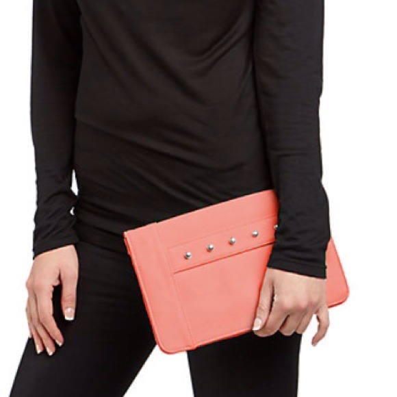 🎉HOST PICK🎉 💯Authentic BCBG generation clutch - Picture 3 of 3