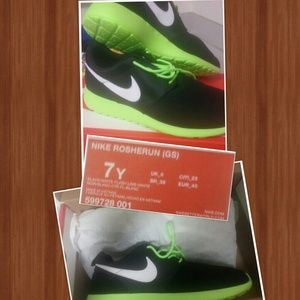 NIKE ROSHERUN