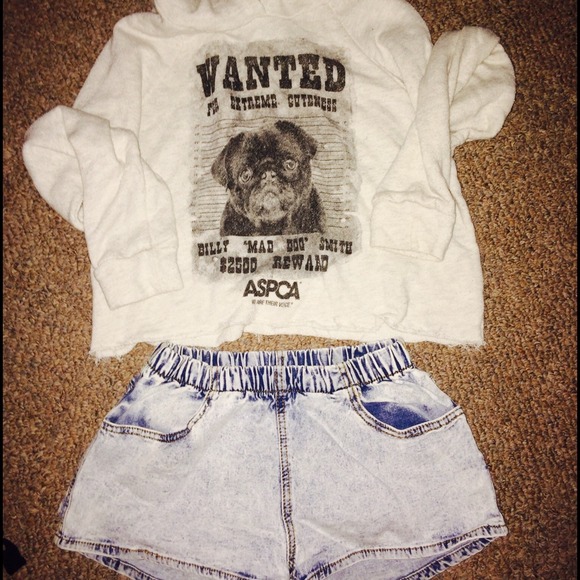 Cute top with a hoody and shorts!!! Both for $30 - Picture 1 of 1
