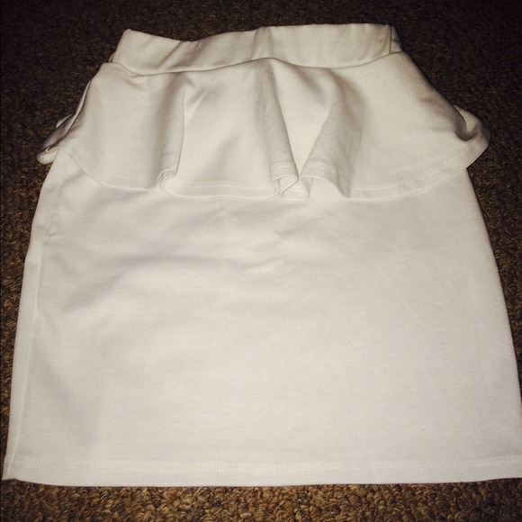 Cute skirt u can rock it with a cute leather top - Picture 1 of 1