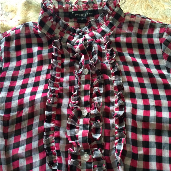 Cute Button-Up Ruffle Blouse - Picture 3 of 4