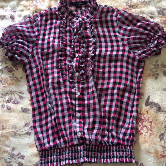 Cute Button-Up Ruffle Blouse - Picture 4 of 4