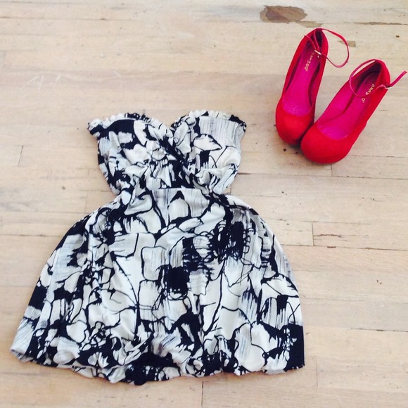 Dresses & Skirts - 🔴 SOLD 🔴