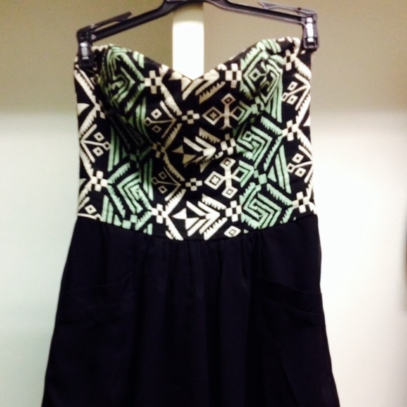 Chic tribal dress - Picture 1 of 4