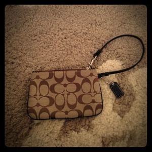 Coach wristlet in great condition