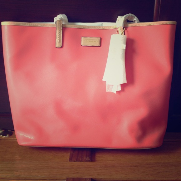 Coach Handbags - COACH Park Metro Leather Tote