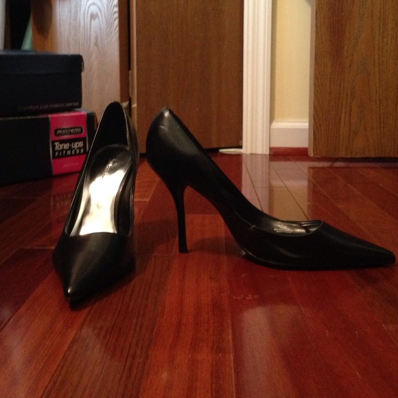 X Appeal Shoes - Sexy Black Pumps