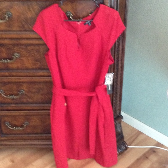 Dress - Picture 2 of 4