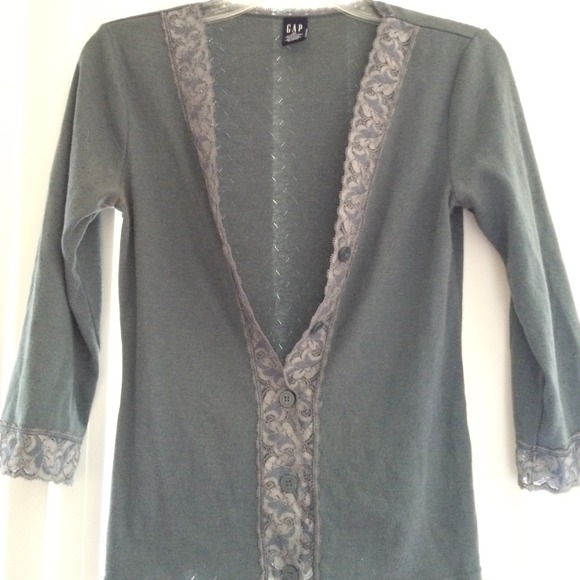 Light weight cardigan