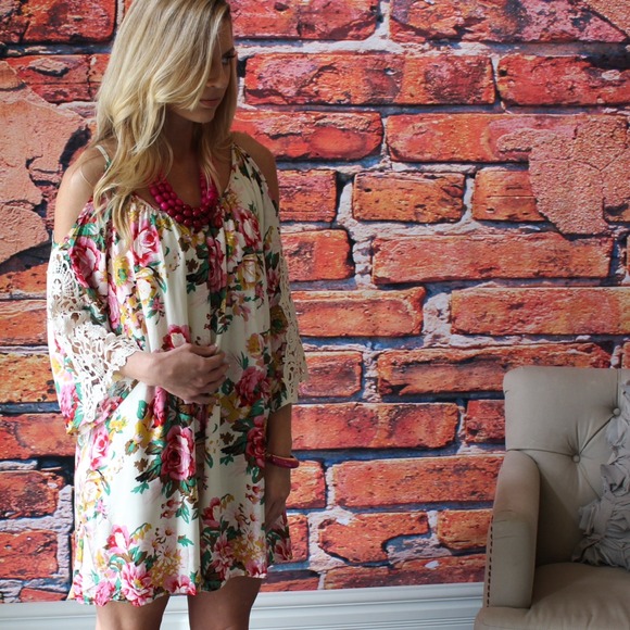 🚫bundled🚫Floral crochet arm off the shoulder dre - Picture 2 of 4