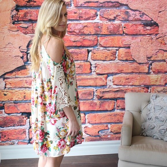 🚫bundled🚫Floral crochet arm off the shoulder dre - Picture 3 of 4