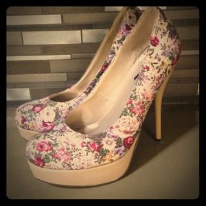 Women's high heels shoes
