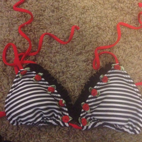 Bikini - Picture 2 of 4