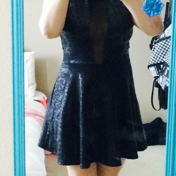 🎉🎊 HOST PICK 8/15🎉🎊ARDEN B skater halter dress - Picture 2 of 4