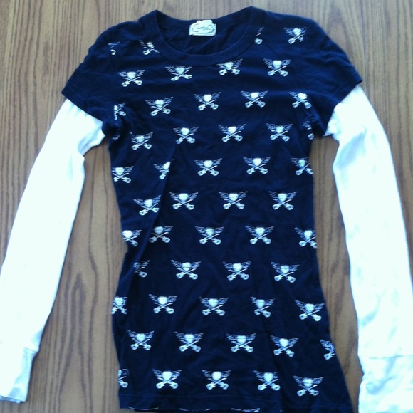 Black and white long sleeved tee