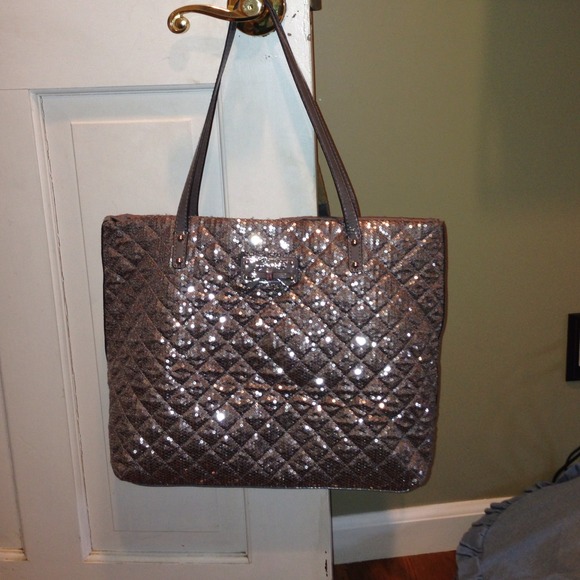 Guess tote