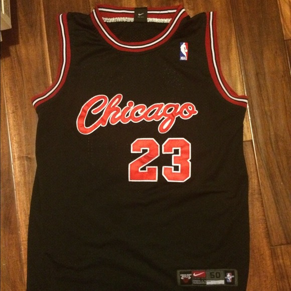Michael jordan jersey authentic <3