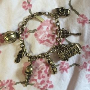 Jewelmint London Calling Bracelet