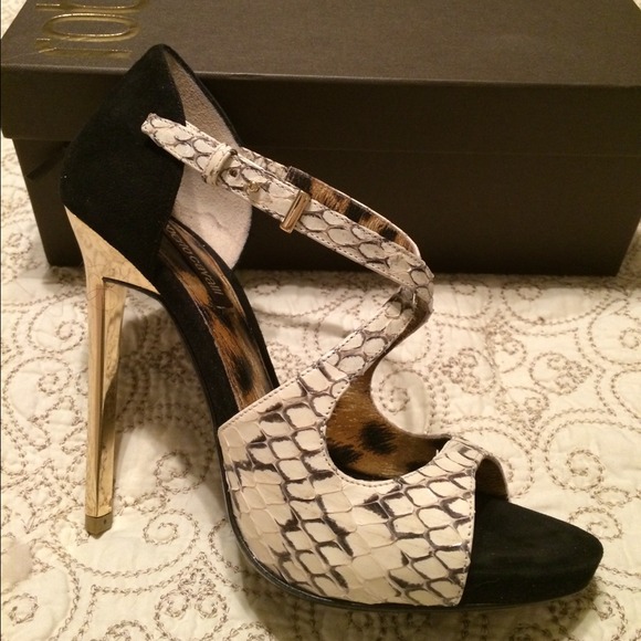 BNIB Roberto Cavalli pump