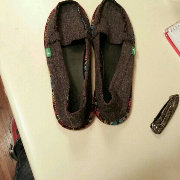 Sanuk slip ons size 7