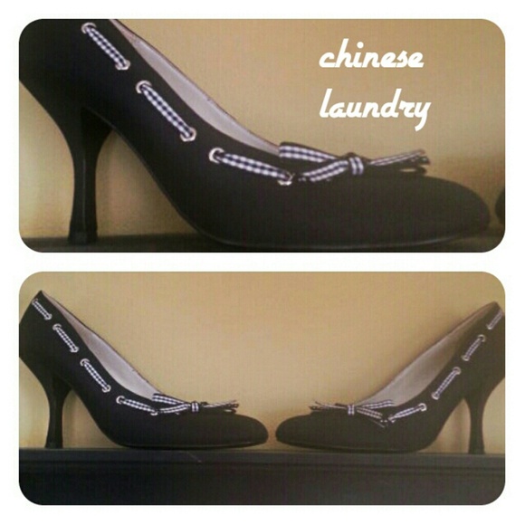REDUCED! Cute pumps with little bows!