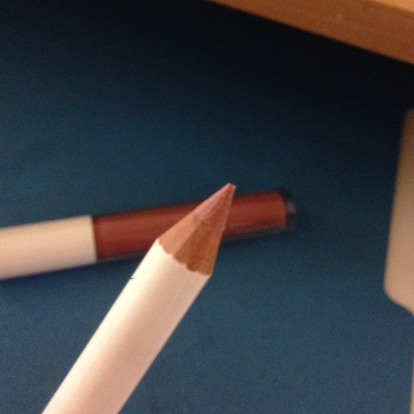 Limited Edition MAC bundle - Picture 4 of 4