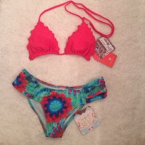 Luli Fama 🌺 Cosita Buena Top &Beach Fever Bottom
