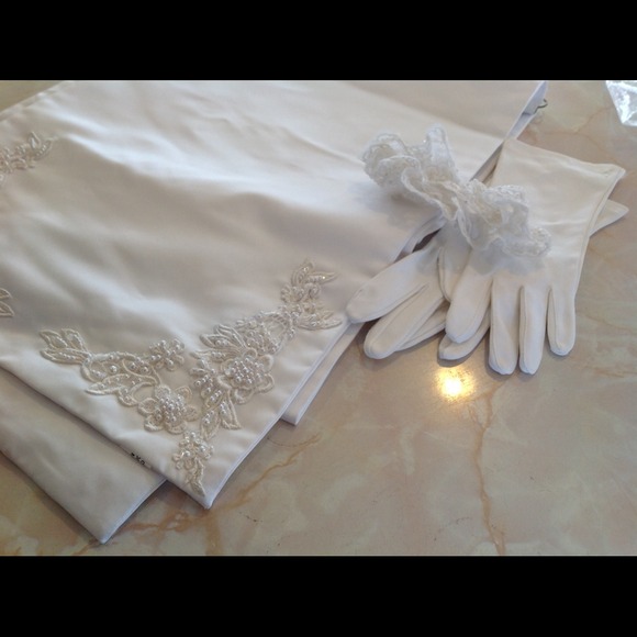 Veil, gloves and garter