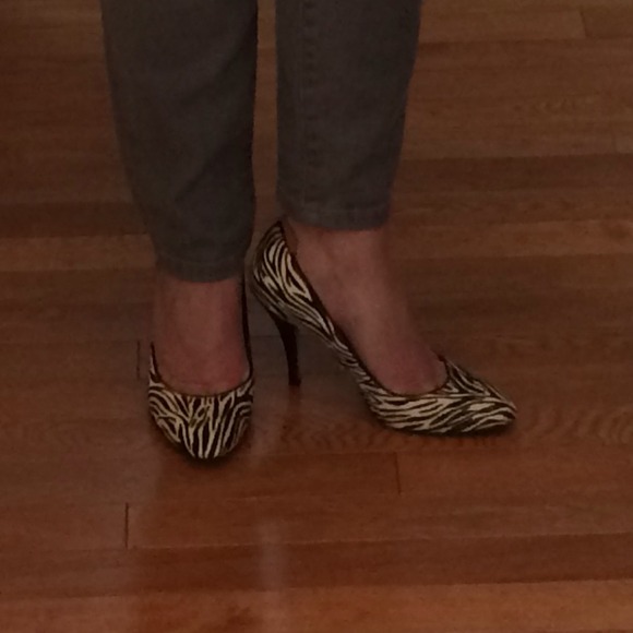 SOLD Adorable Enzo Angiolini leather sole shoes