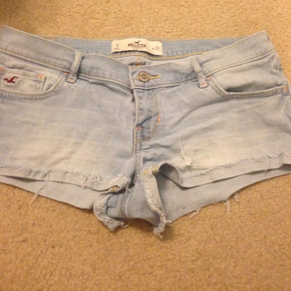 Hollister light wash shorts 😊