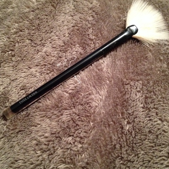 New Estée Lauder finishing brush