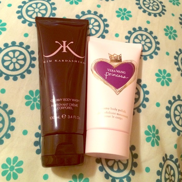 Kim kardashian and Vera wang! On hold!!!!