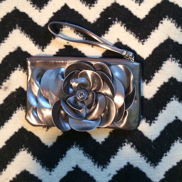 Silver clutch - Picture 1 of 1