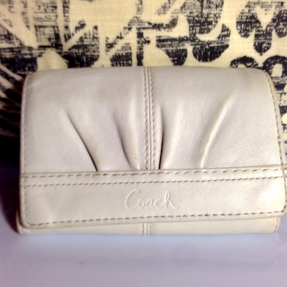 White Leather Coach Wallet *Used*