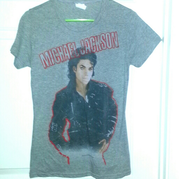 **Bundled tee and purse**