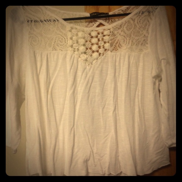 Quarter sleeve top with crochet neckline.