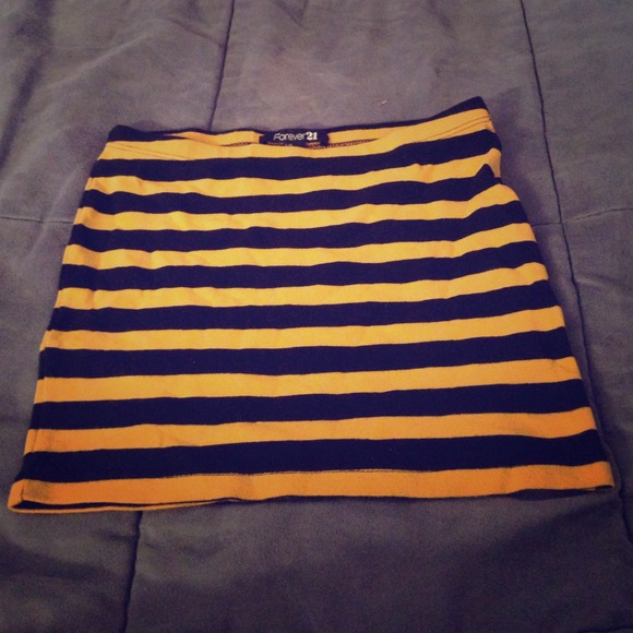 Black and hello knit skirt!