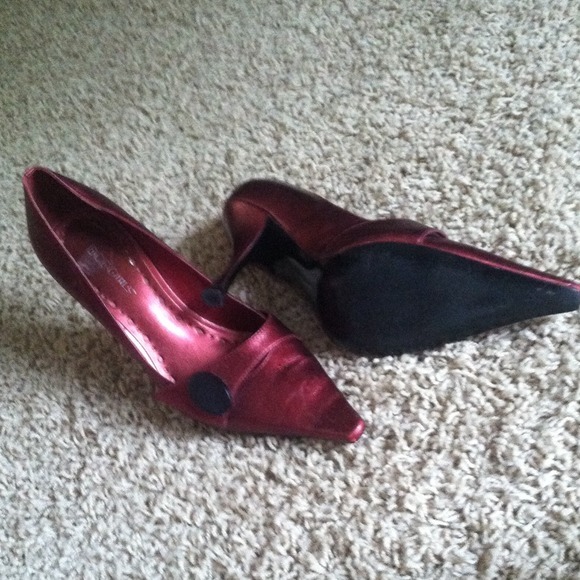 Heels - Picture 4 of 4