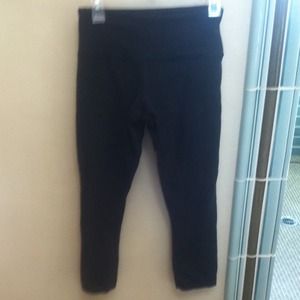 Lulu lemon crops size 2