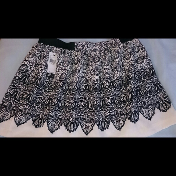 Black and white fun skirt - Picture 2 of 2
