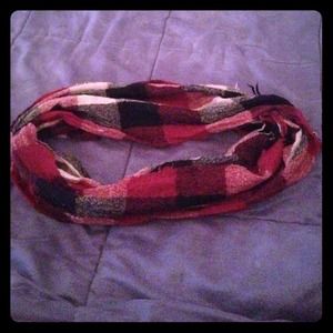 Paid thin scarf perfect for any season!