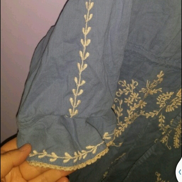 Blue top - Picture 3 of 4