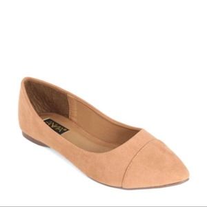🔴SOLD🔴Beige suede pointy flats. New with box!