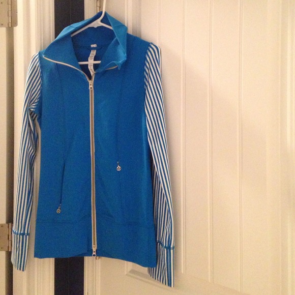 Lululemon daily yoga jacket size 4