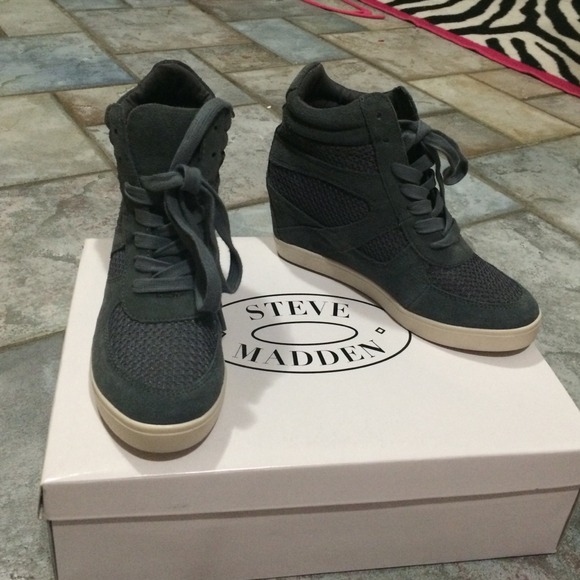 Shoes - Picture 2 of 4