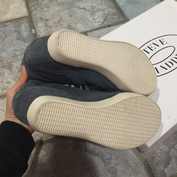 Shoes - Picture 3 of 4