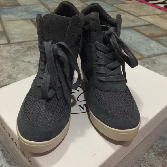Shoes - Picture 4 of 4