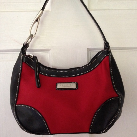 Cute Kenneth Cole Reaction Purse Like New